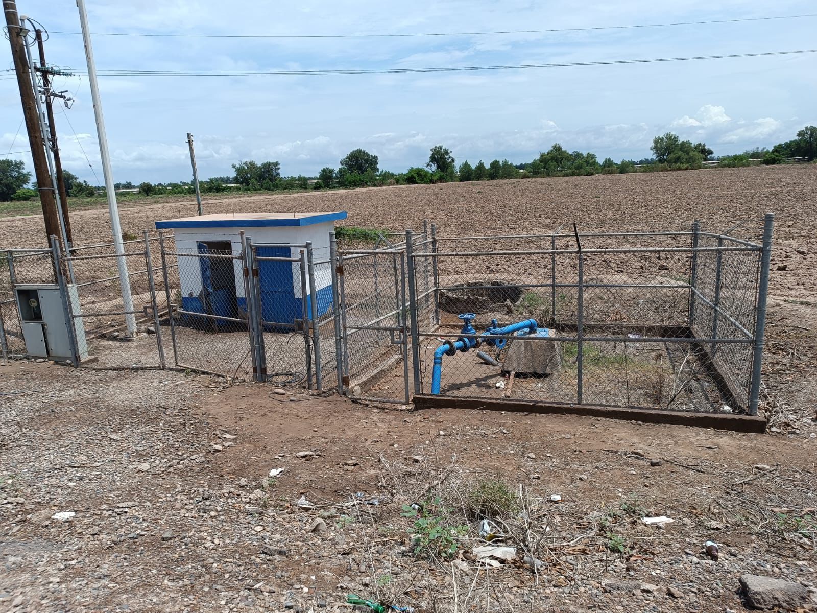 CFE, JAPAN y personal del Ayuntamiento de Navolato, se coordinan para restablecer el servicio de energía eléctrica y agua potable