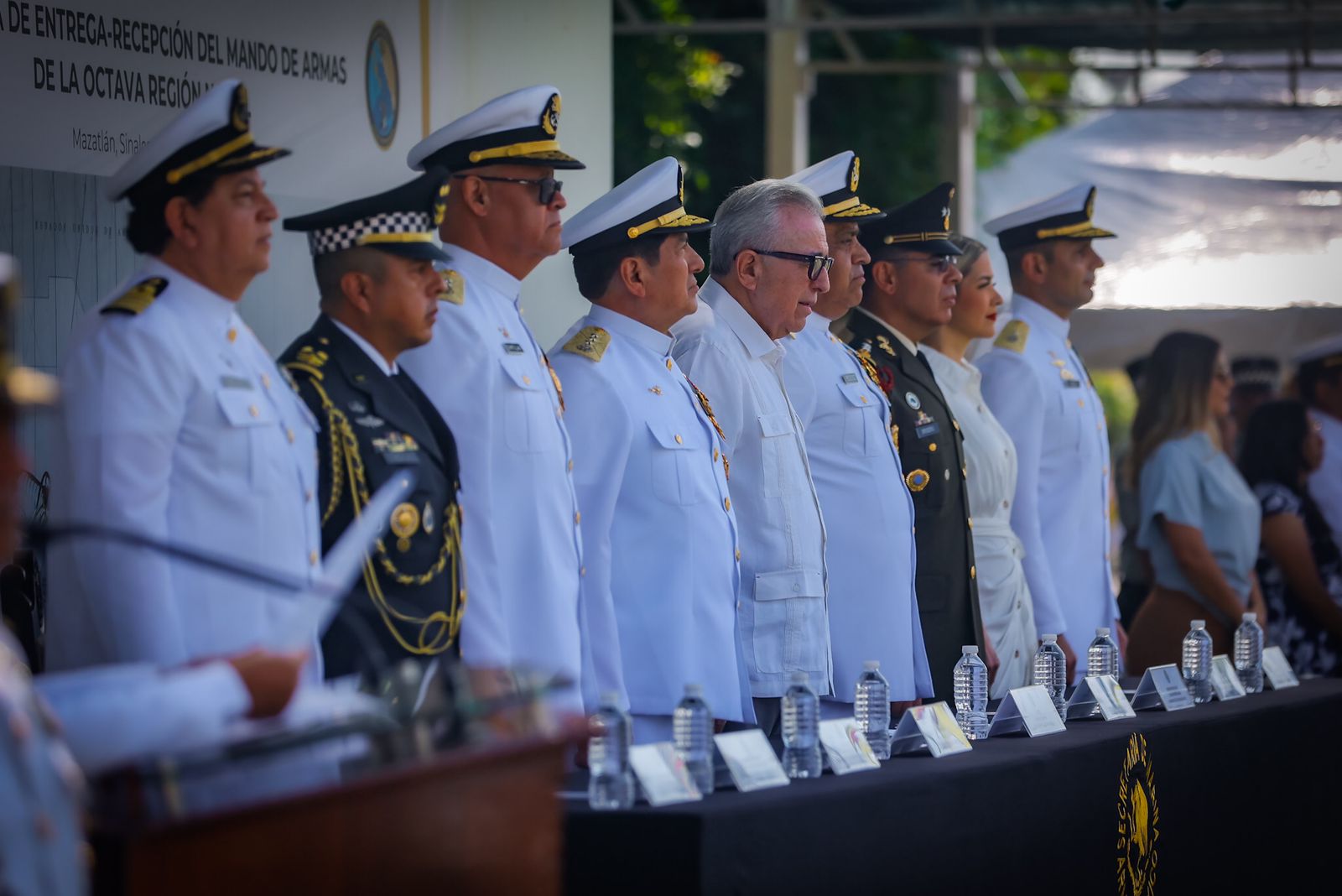 Asiste Rocha al cambio de mando en la Octava Región Naval